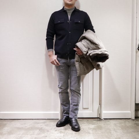 "MooRER"ダウンジャケットSHIROを使用したドレスカジュアルスタイル