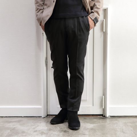 "TAGLIATORE"キャメルジャケットを使用したモードジャケパンスタイル