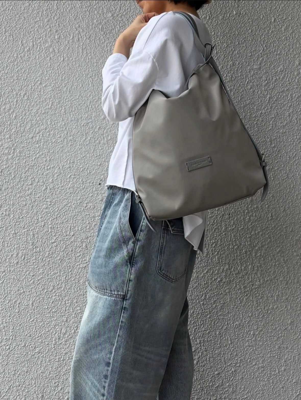 Y25923 レザー ナイロン ショルダー リュック 2WAYバッグ / グレー