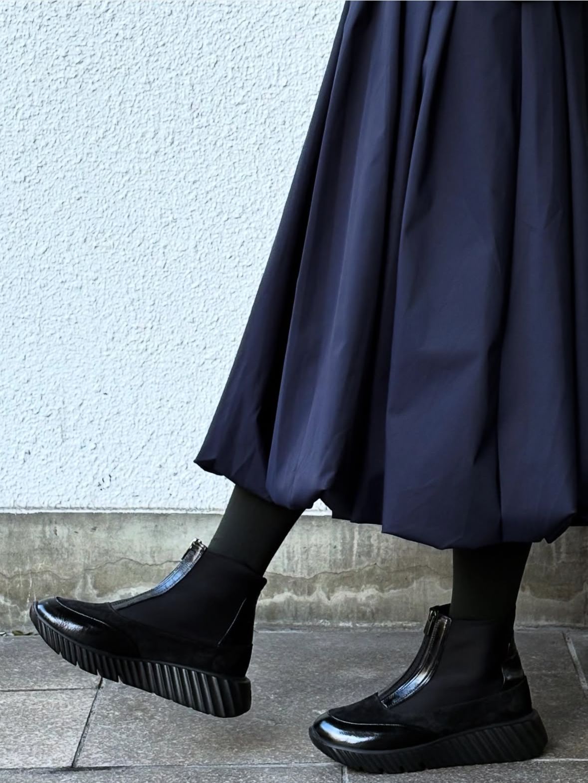 EFLUVIO レザー ウエッジ ジップアップ ショートブーツ ヒール5.0 / ブラック