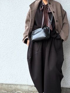 N25304 レザー ショルダーバッグ / ブラック