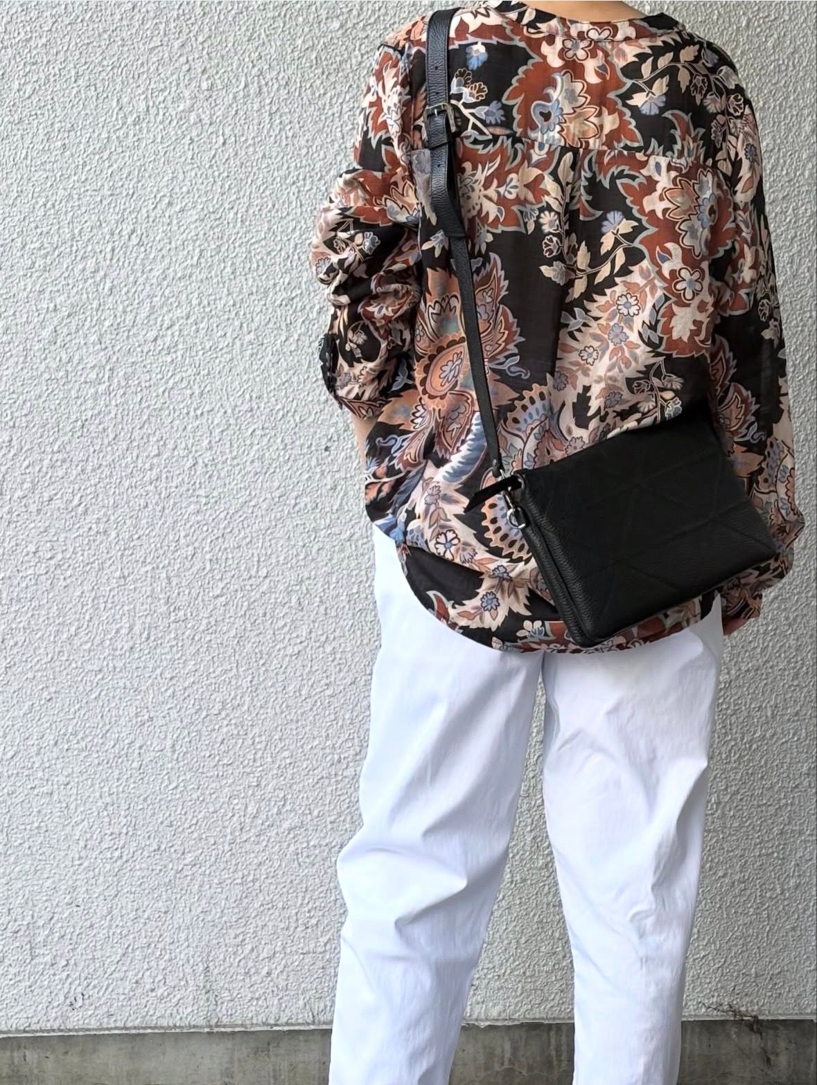 CA716 レザー シュリンク キルティング ショルダーバッグ / ブラック