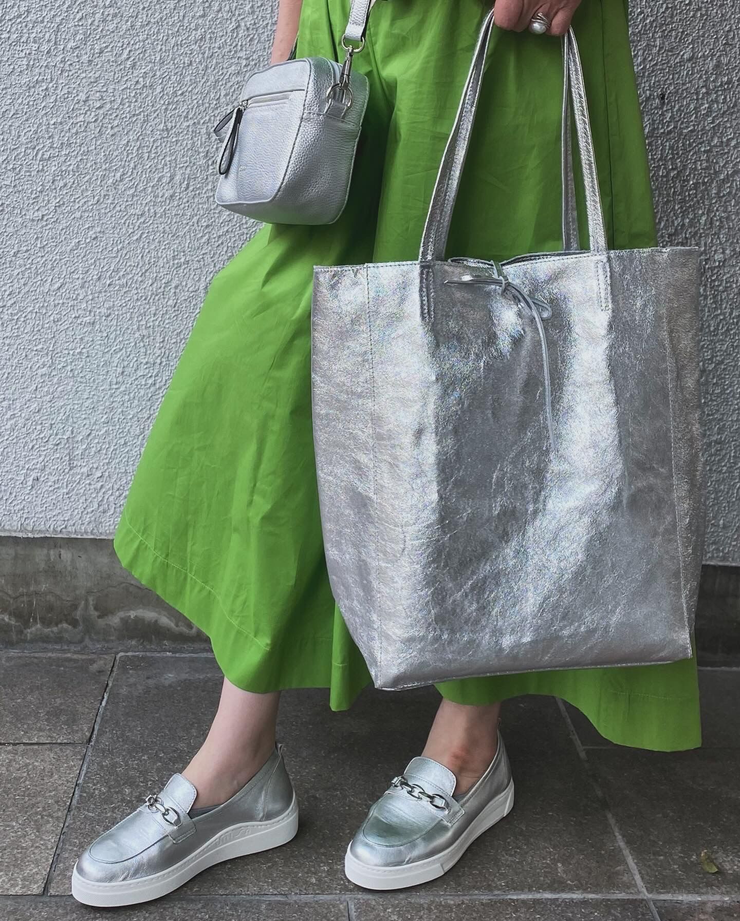 FINDAY レザー スリッポン チェーン金具 厚底 ヒール4.0 / シルバー
