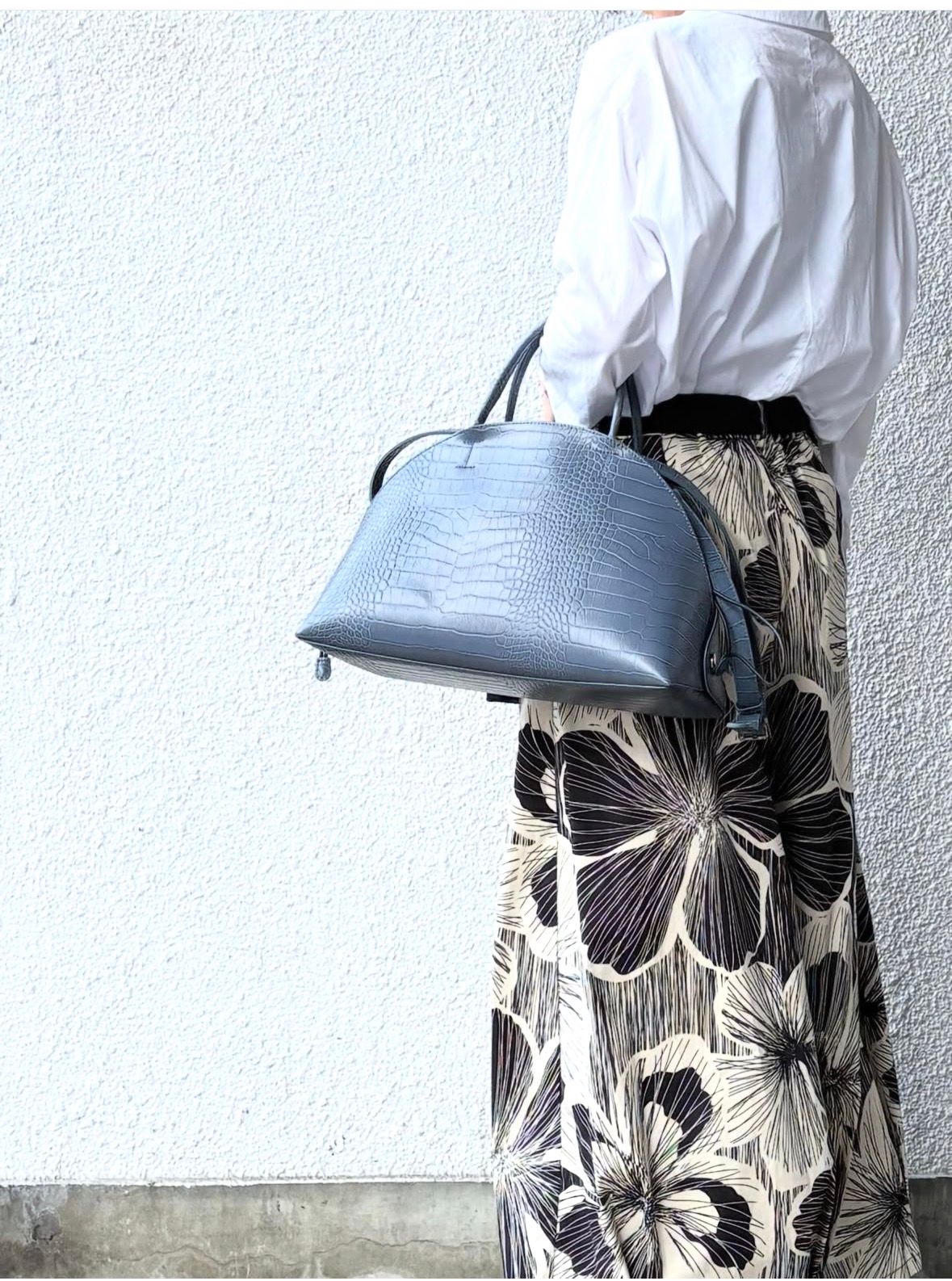 ST23040 ハーフムーン レザー クロコ型押し 2way ハンドバッグ / ネイビー