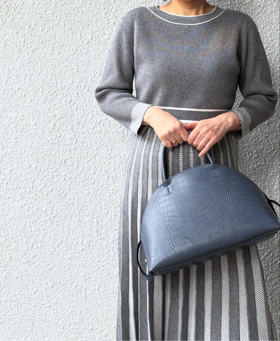 ST23040 ハーフムーン レザー クロコ型押し 2way ハンドバッグ / ネイビー