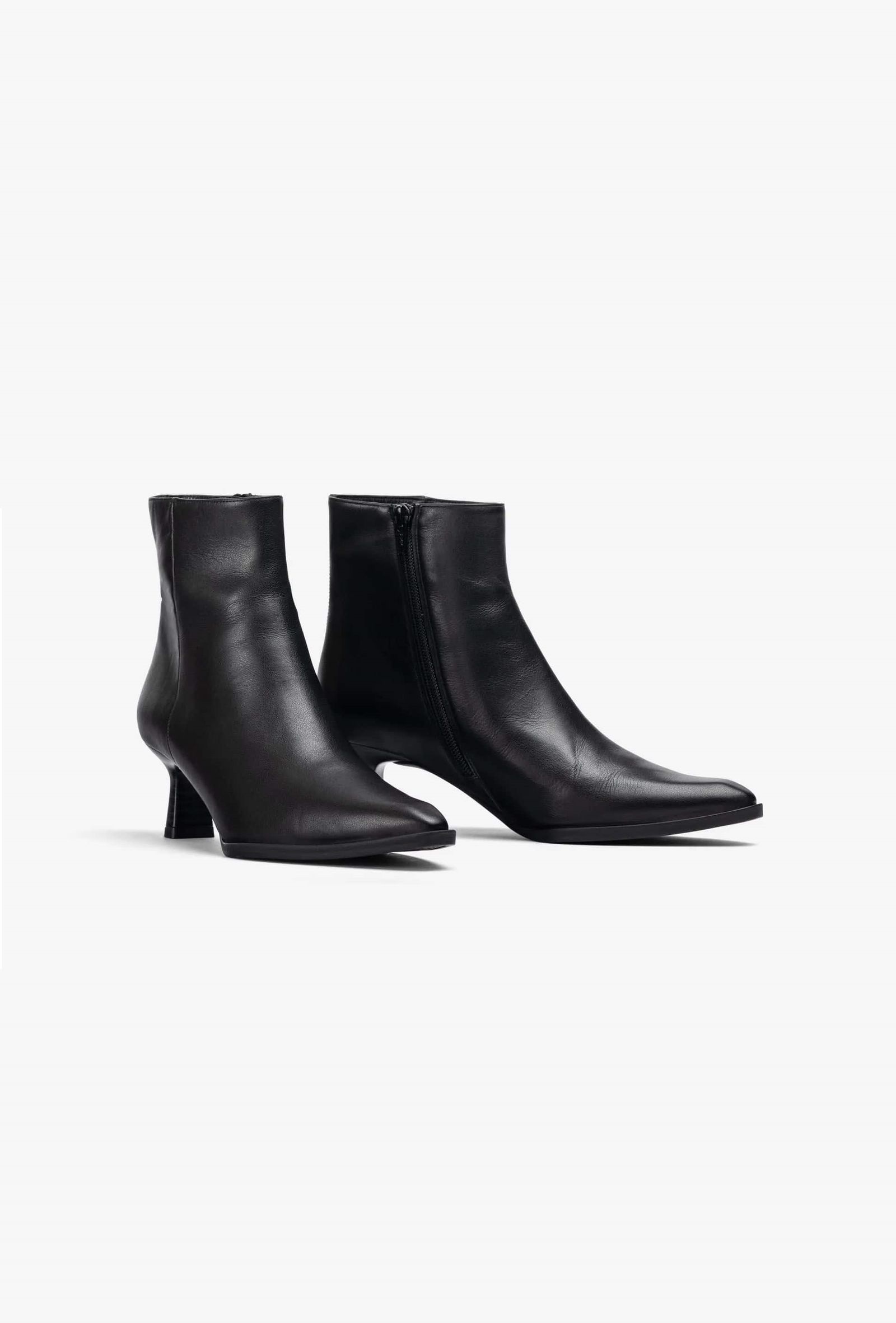 LOMAS スムース レザー ショートブーツ ヒール5.5 / ブラック
