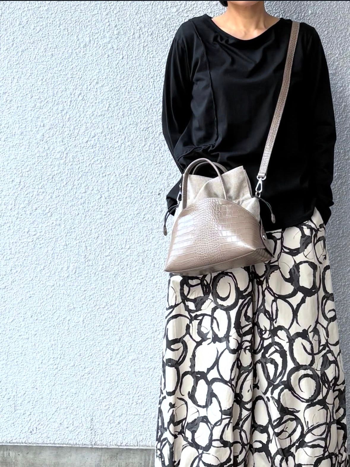 ST23041 スモール ハーフムーン レザー クロコ型押し 2way ハンドバッグ / トープ