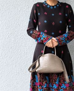 ST23041 スモール ハーフムーン レザー クロコ型押し 2way ハンドバッグ / トープ