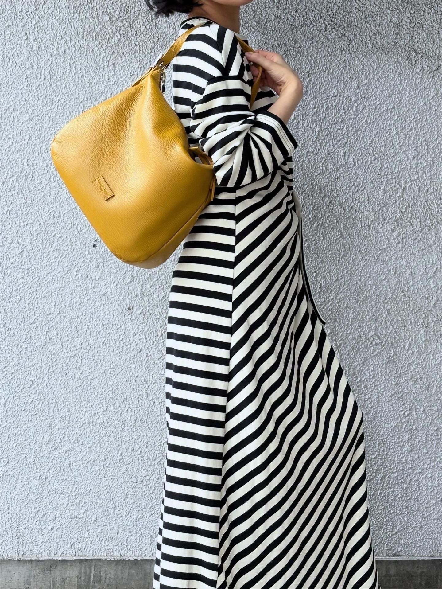 D23024 シュリンク レザー ワンハンドル 2WAY ショルダーバッグ / イエロー