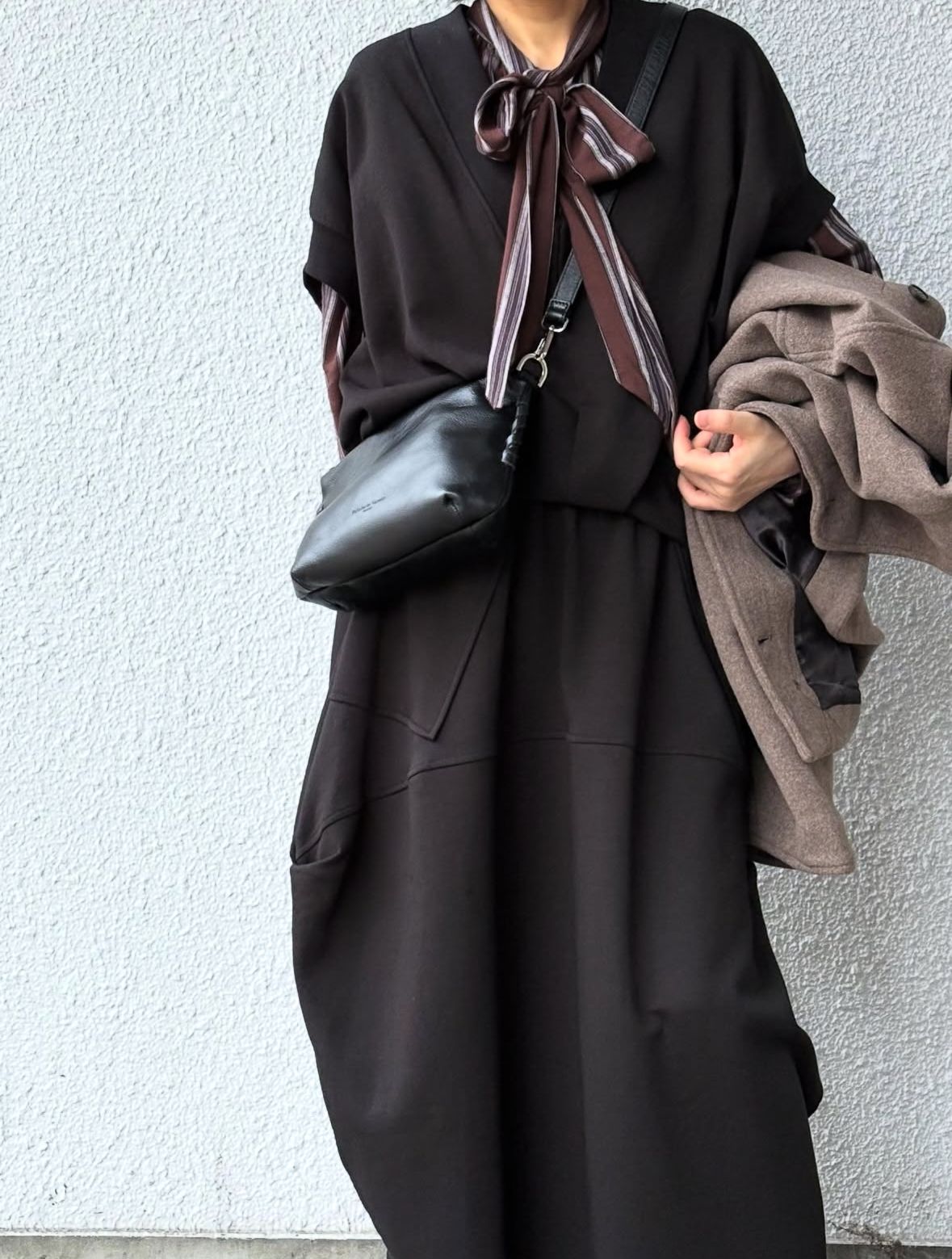 N25304 レザー ショルダーバッグ / ブラック