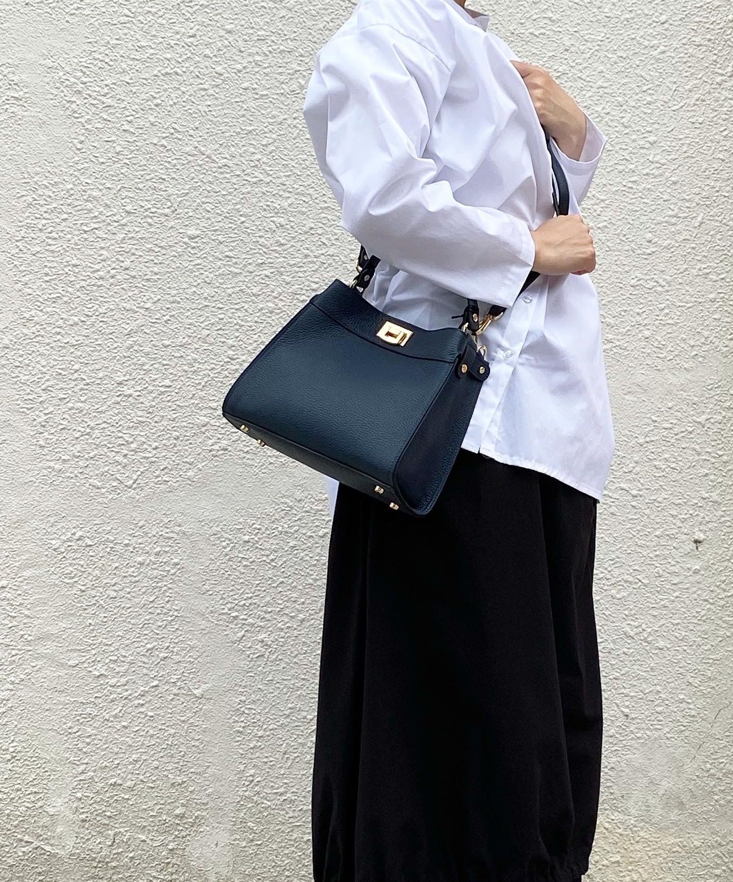 CA459 シュリンク レザー ワンハンドル 2WAYバッグ / ネイビー