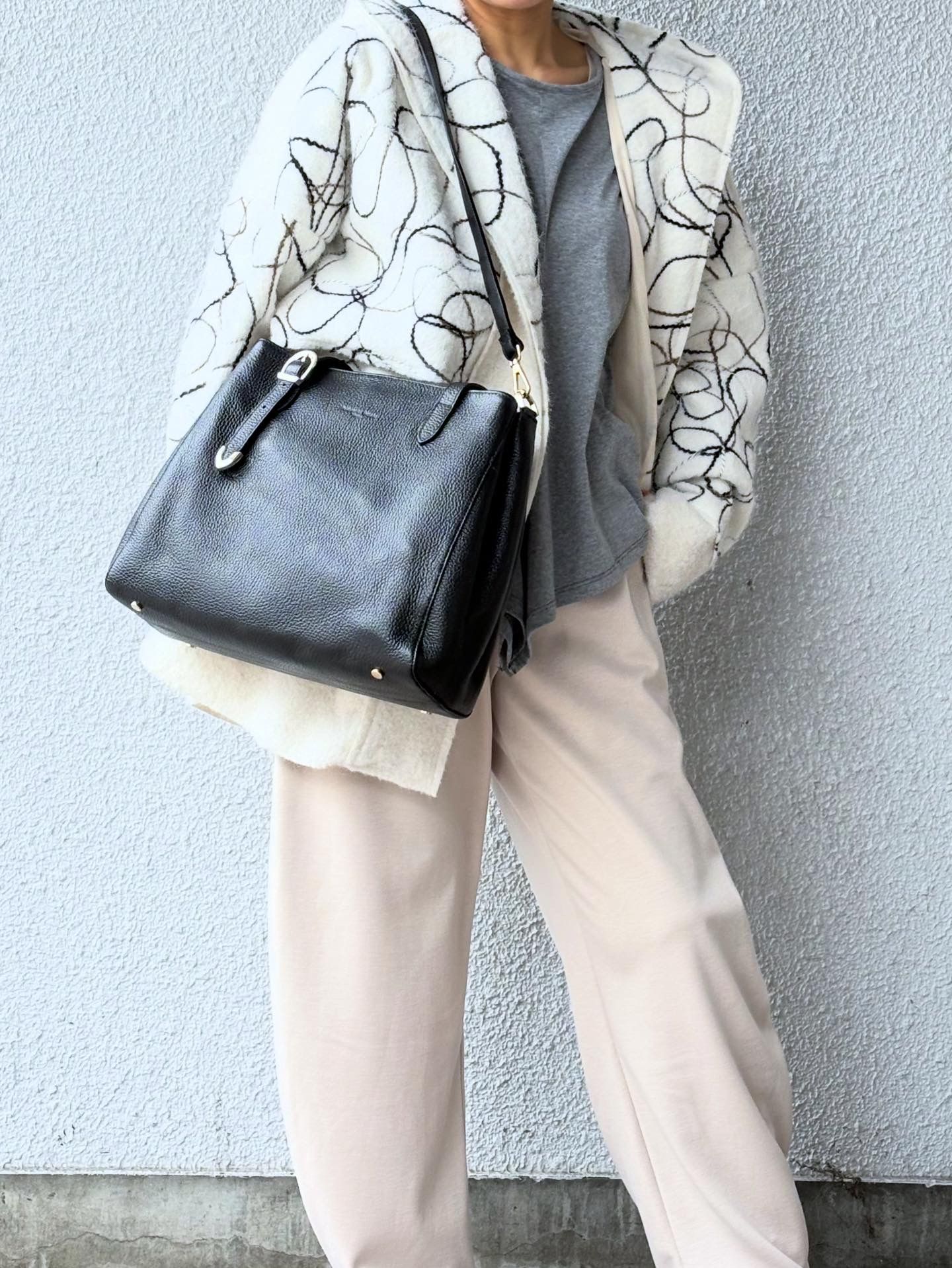 D25400 シュリンクレザー トートバッグ / ブラック