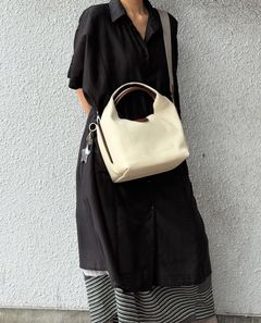 V25204 BEKKUfemmeオリジナル シュリンク レザー トート ショルダーバッグ / ベージュ