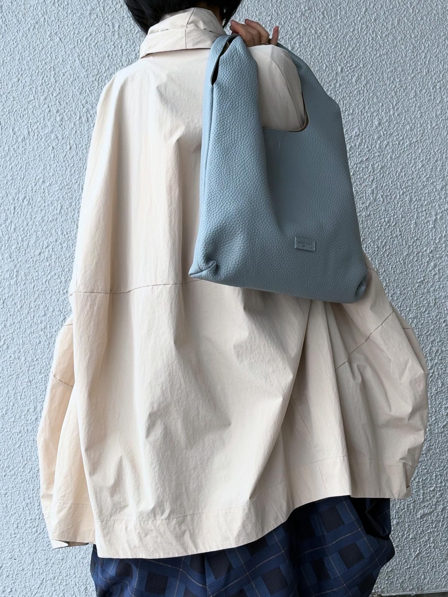 ADA シュリンク レザー トート バッグ / ライトブルー