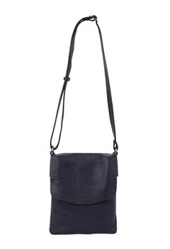 D24415 シュリンクレザー フラップ ショルダーバッグ / ブラック