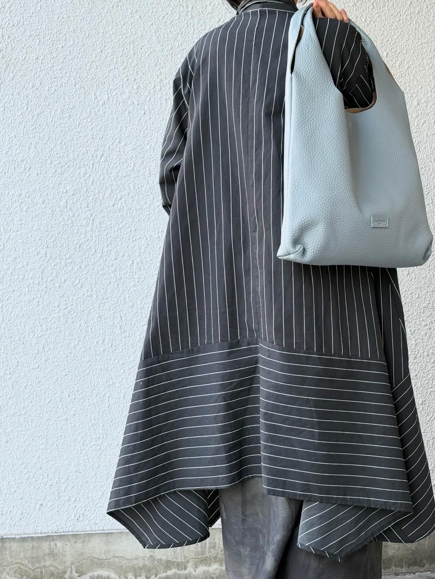 ADA シュリンク レザー トート バッグ / ライトブルー