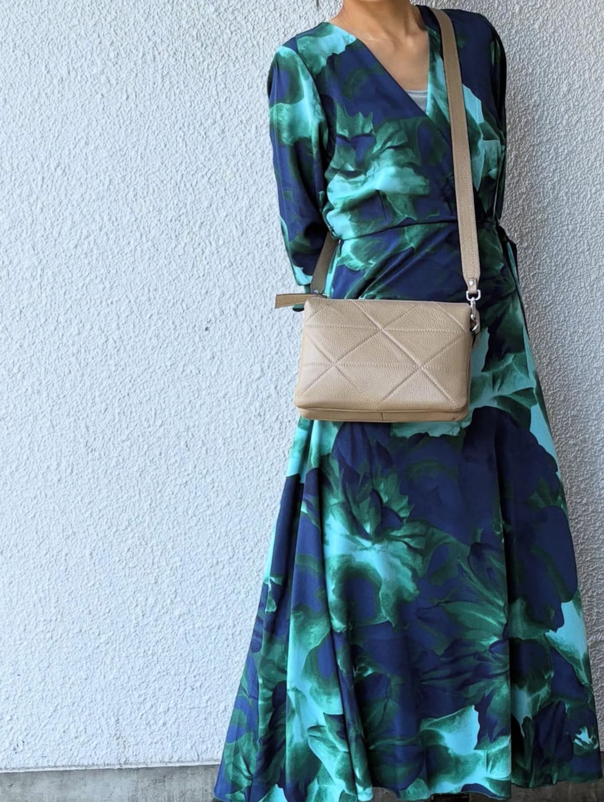 CA716 レザー シュリンク キルティング ショルダーバッグ / トープ