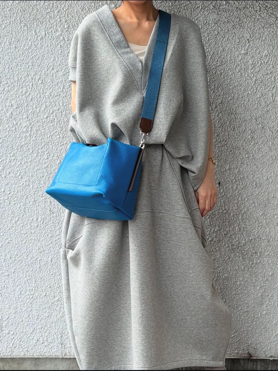 V25203a シュリンク レザー トート ショルダーバッグ / ブルー