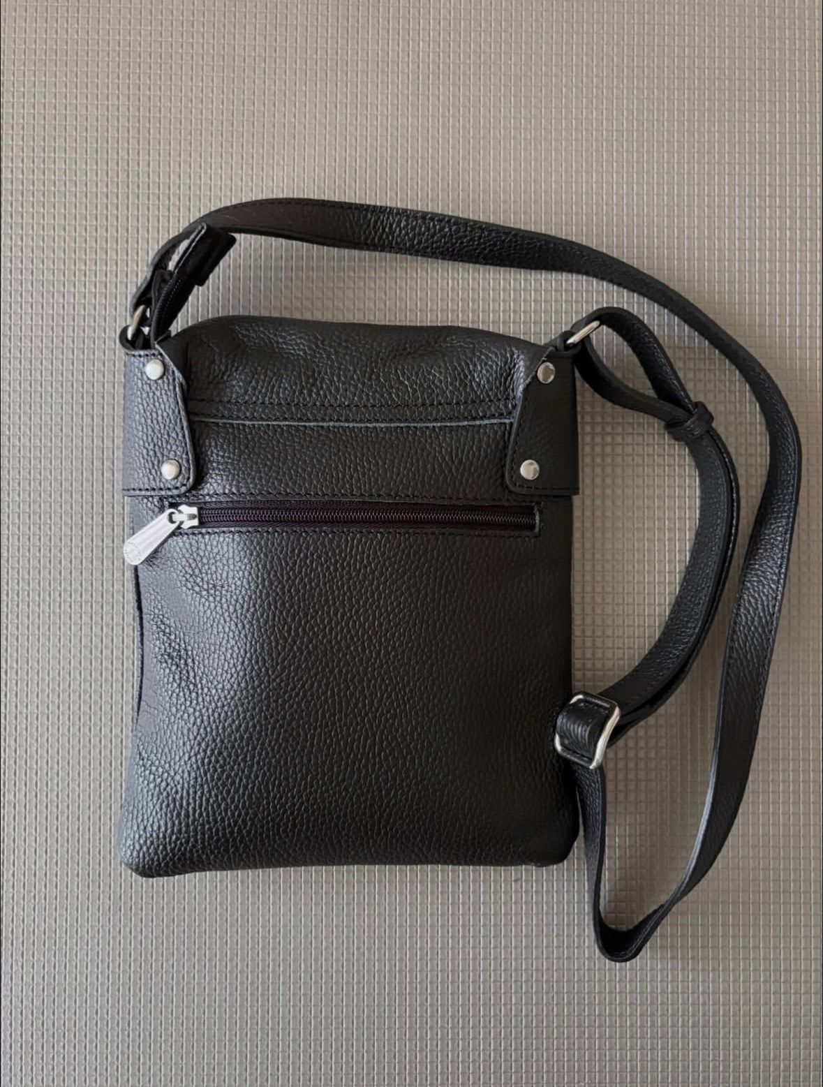 D24415 シュリンクレザー フラップ ショルダーバッグsmall / ブラック