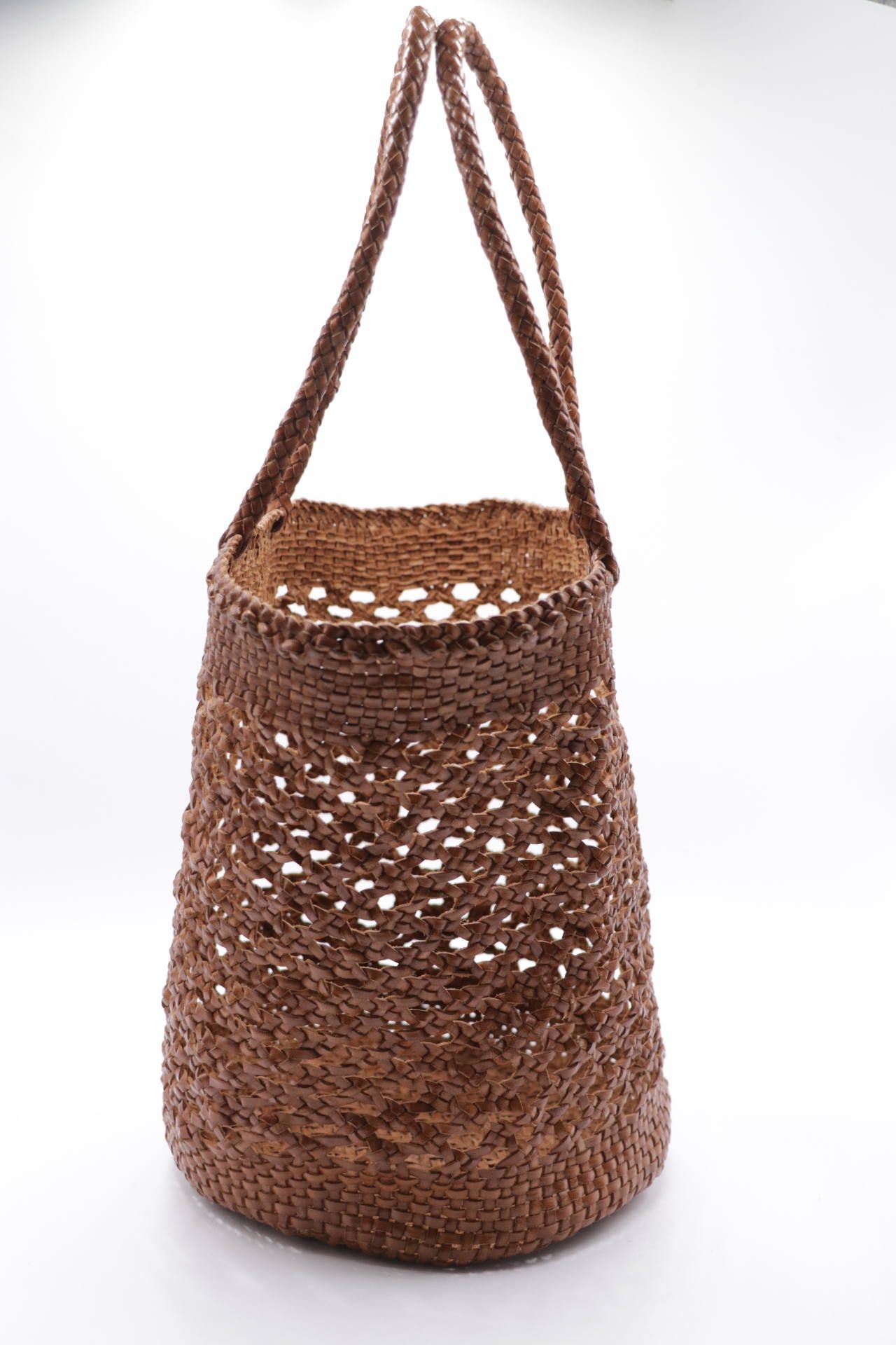8863 ROUND BUCKET (XXL WEAVE) doragon イントレチャート レザー メッシュバッグ / タン