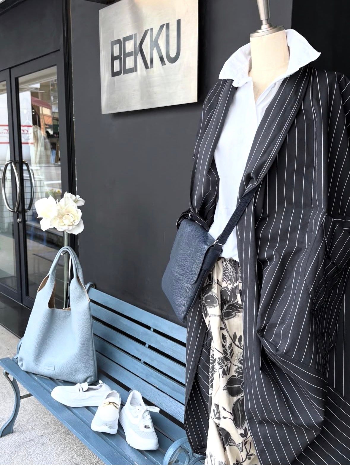 ADA シュリンク レザー トート バッグ / ライトブルー