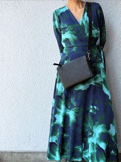 CA716 レザー シュリンク キルティング ショルダーバッグ / ブラック