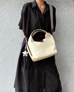 V25204 BEKKUfemmeオリジナル シュリンク レザー トート ショルダーバッグ / ベージュ