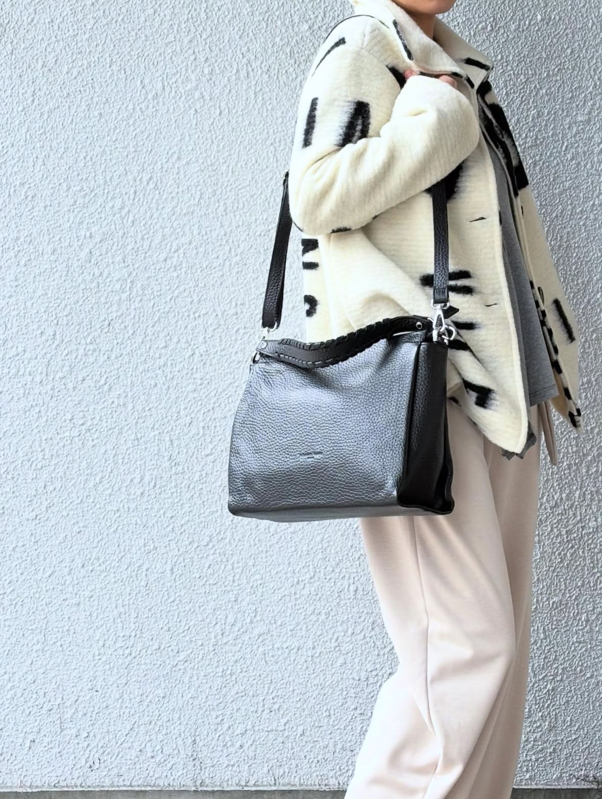 V25481 シュリンク レザー 2WAY ショルダー ハンドバッグ / ブラック