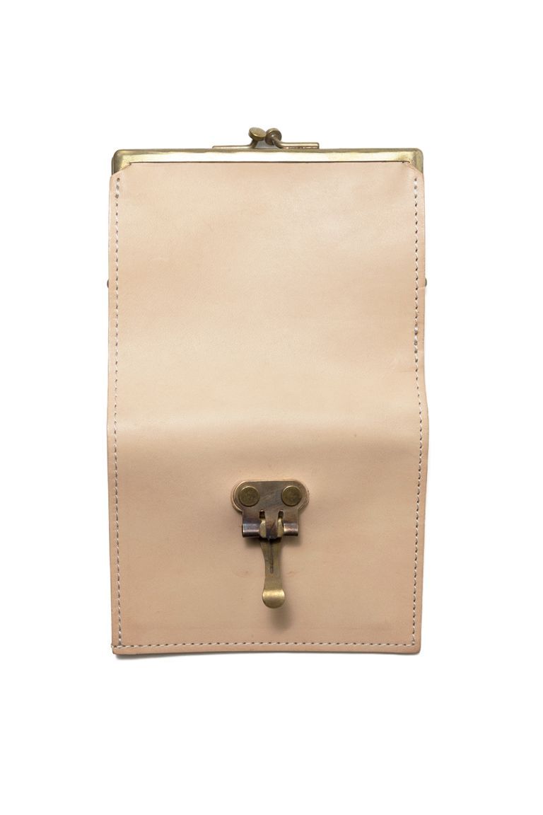 【26SS / 予約受付中】LEATHER VOYAGE PURSE WALLET [SAND] | パースウォレット (二つ折り・がま口) / ナチュラル