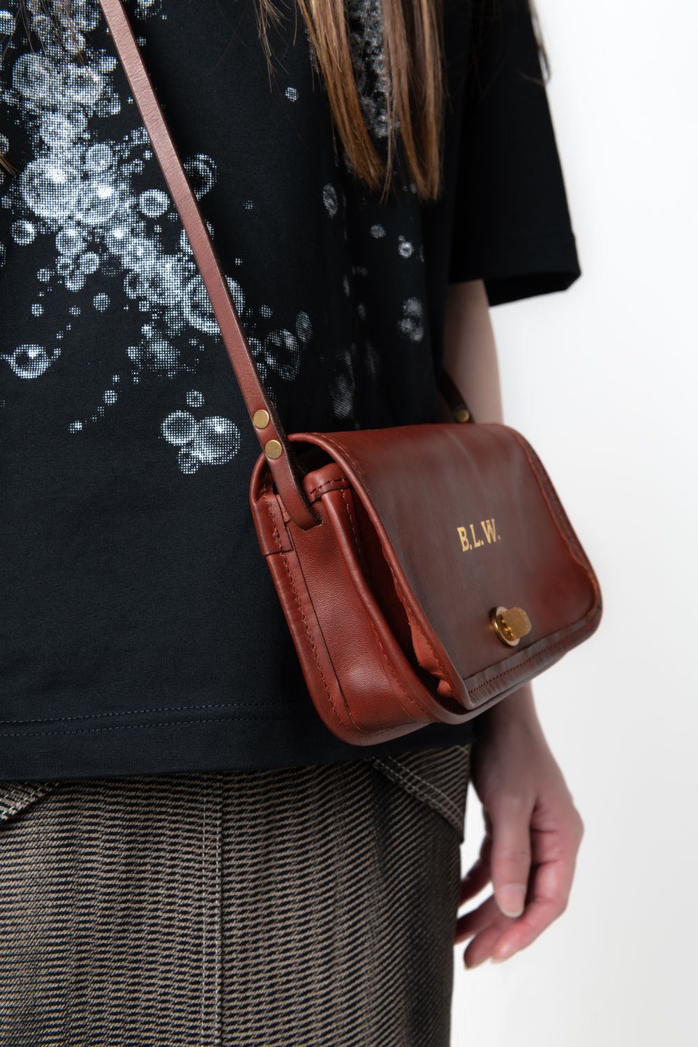 【ラスト1点 / 26SS】LEATHER CARRY SHOULDER BAG [BLACK] | レザーミニショルダーバッグ / ブラック