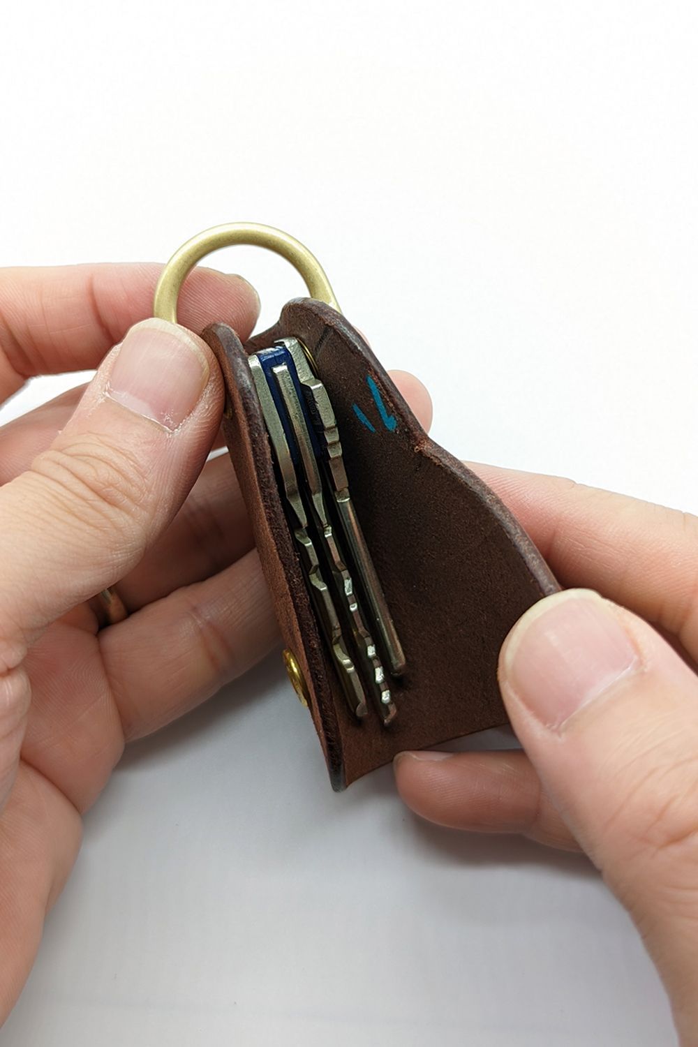 ボタンフックキーケース S [ブラウン] / Button Hook Key Case [BROWN] - プエブロ