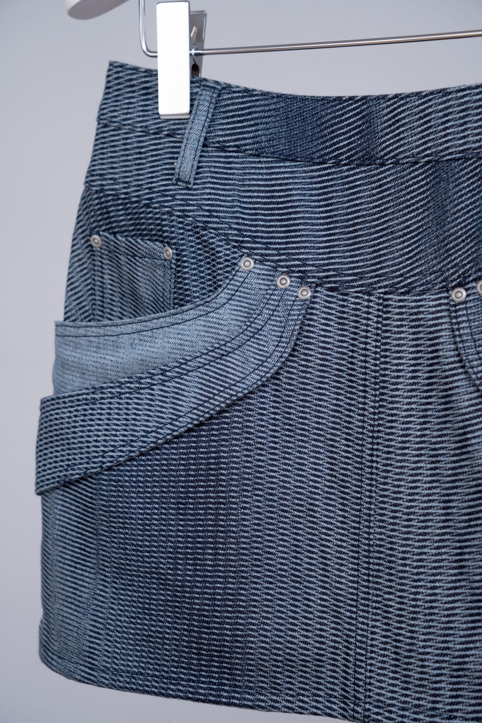 Mirage Bleach Mini Skirt [navy]
