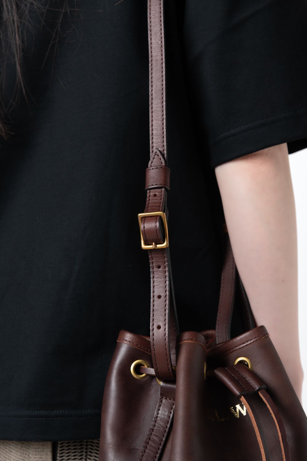 【ラスト1点 / 25SS】LEATHER WANDER PURSE BAG -SMALL [BROWN] / レザーミニショルダーバッグ [ブラウン]
