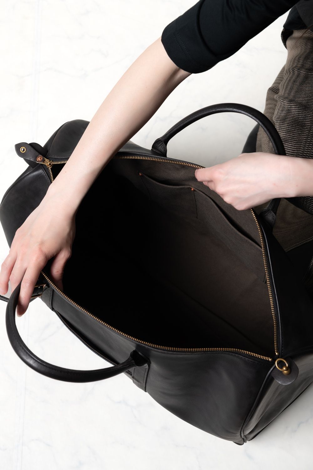 【ラスト1点 / 26SS】LEATHER TRAVEL BOSTON BAG [BLACK] | レザーボストンバッグ / ブラック