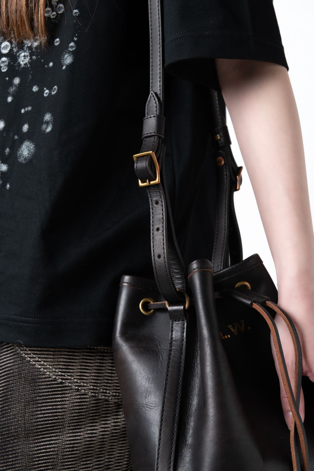【ラスト1点 / 26SS】LEATHER WANDER PURSE BAG -SMALL [BLACK] / レザーミニショルダーバッグ [ブラウン]