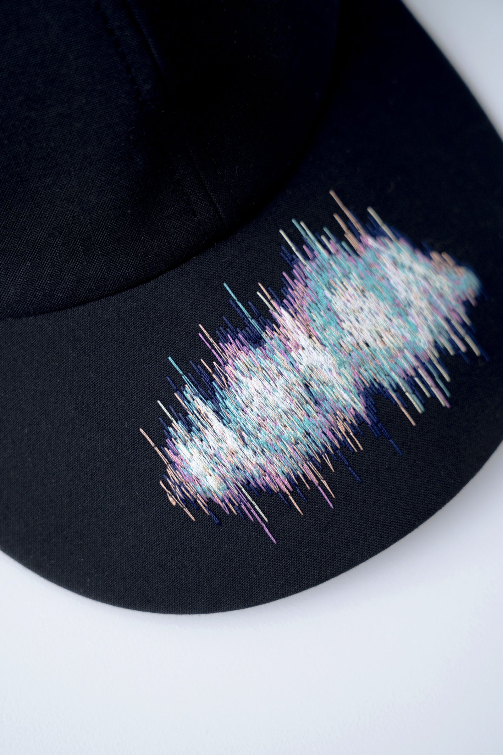 Winker Embroidery Cap [black]