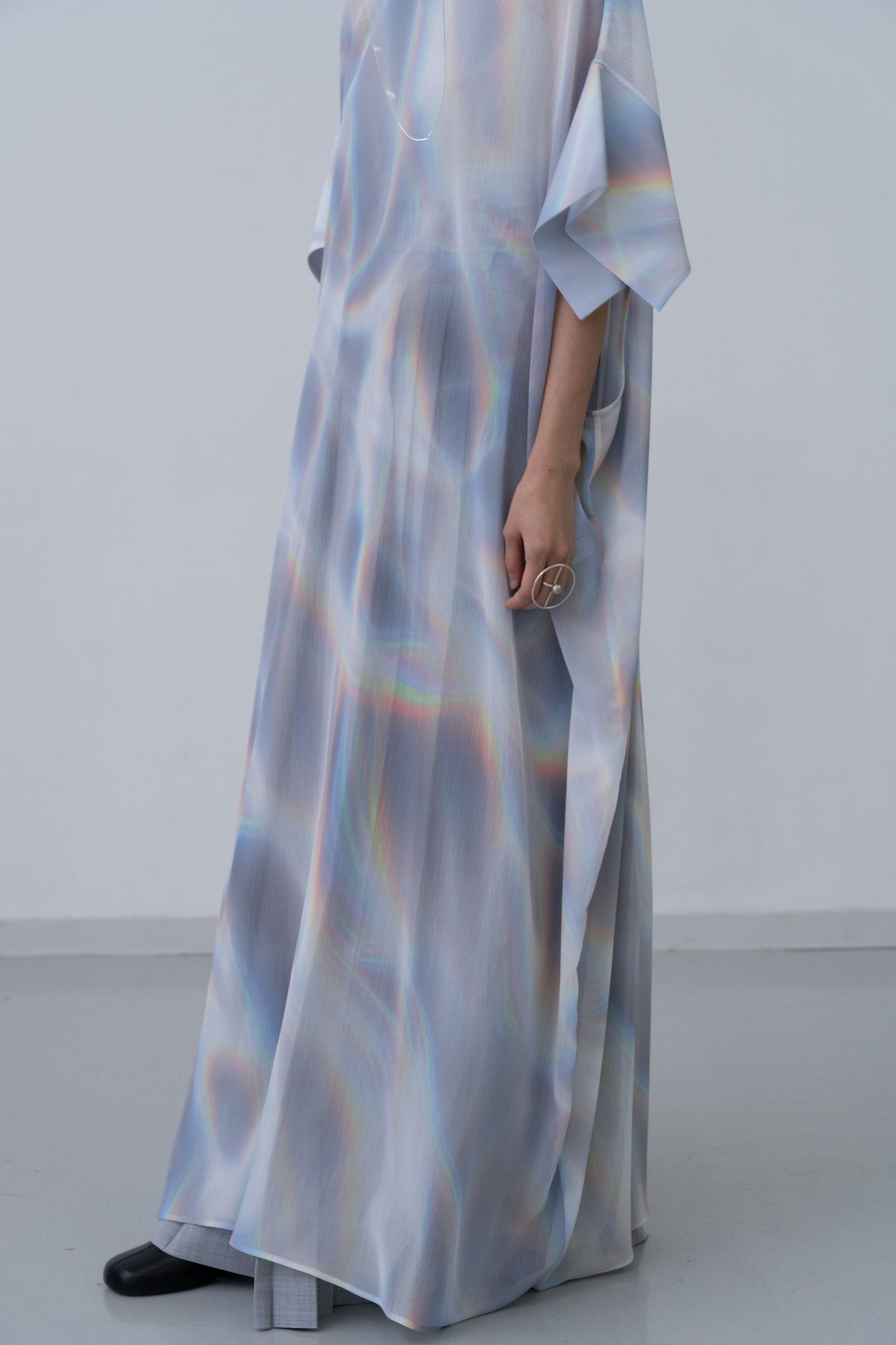 Phenomenal Sheer Robe [lay-white]