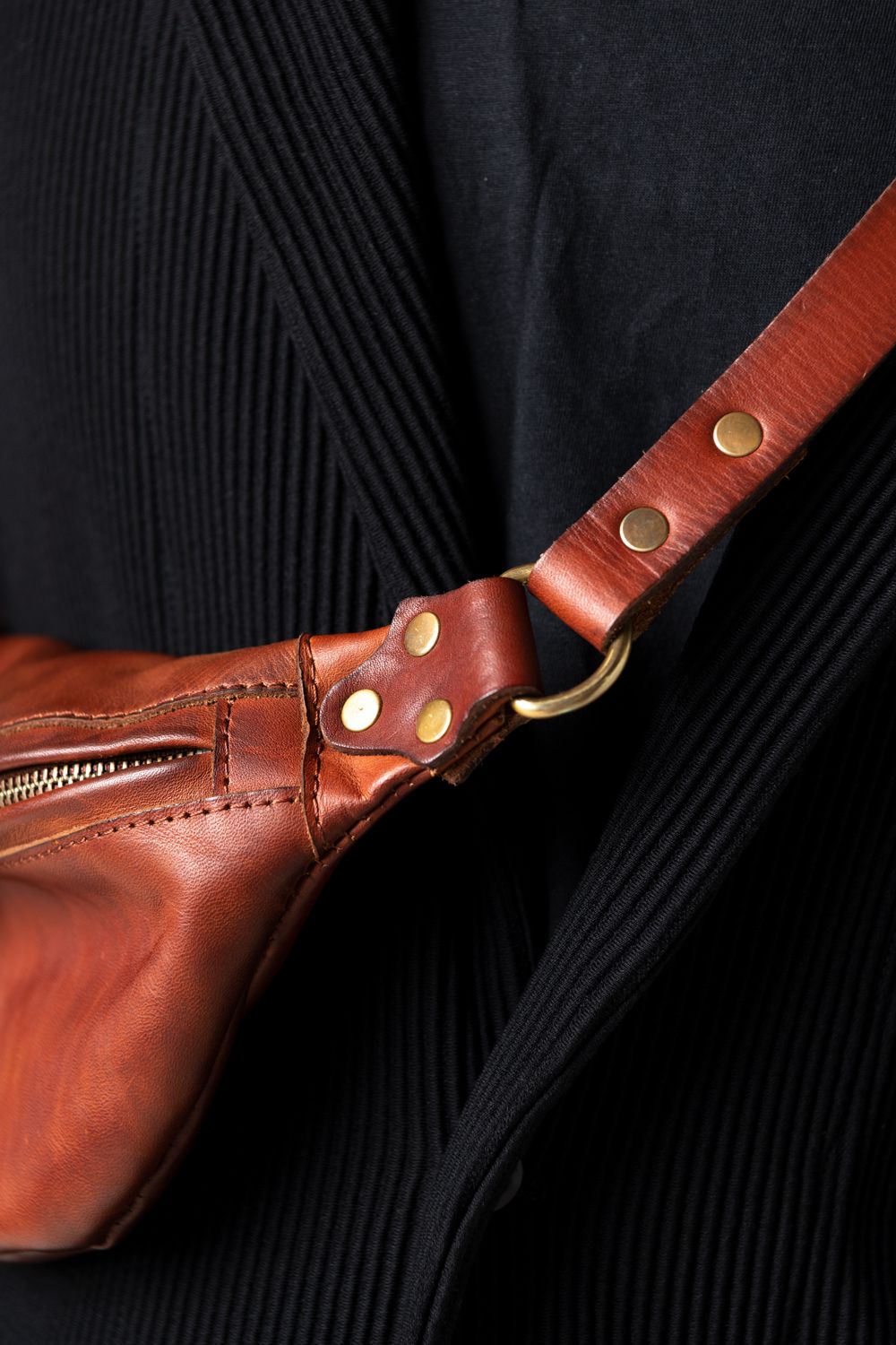 【25SS予約商品】LEATHER WAIST BAG - SMALL [CAMEL] | ウエストバッグ (スモール) / キャメル