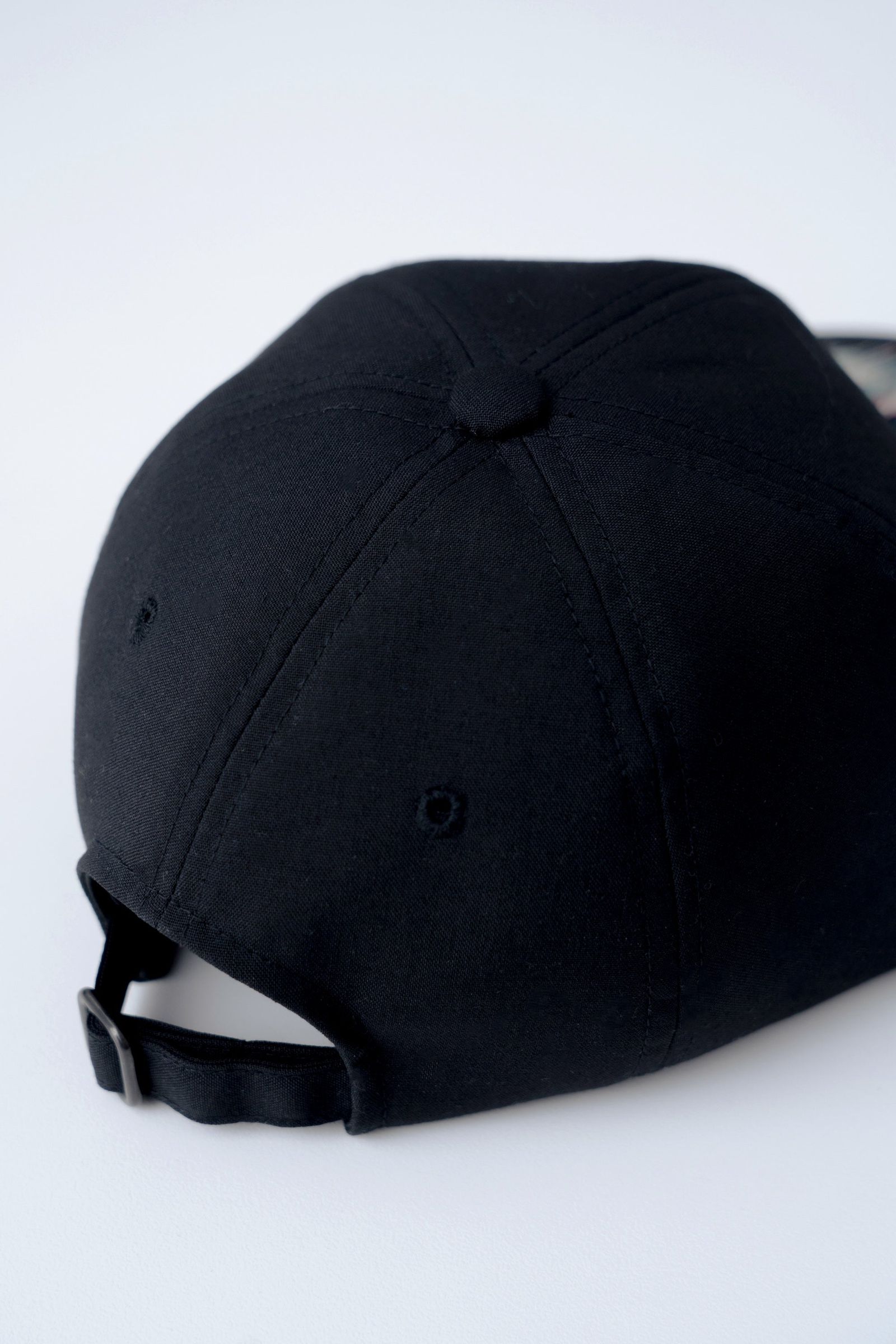 Winker Embroidery Cap [black]