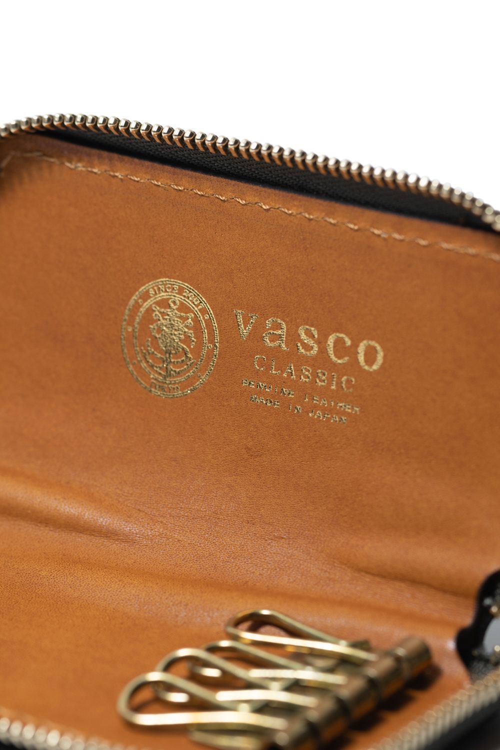 LEATHER VOYAGE ROUND ZIP KEY CASE [CORTESIA] TypeA | キーケース (ラウンドジップ) / ブラウン
