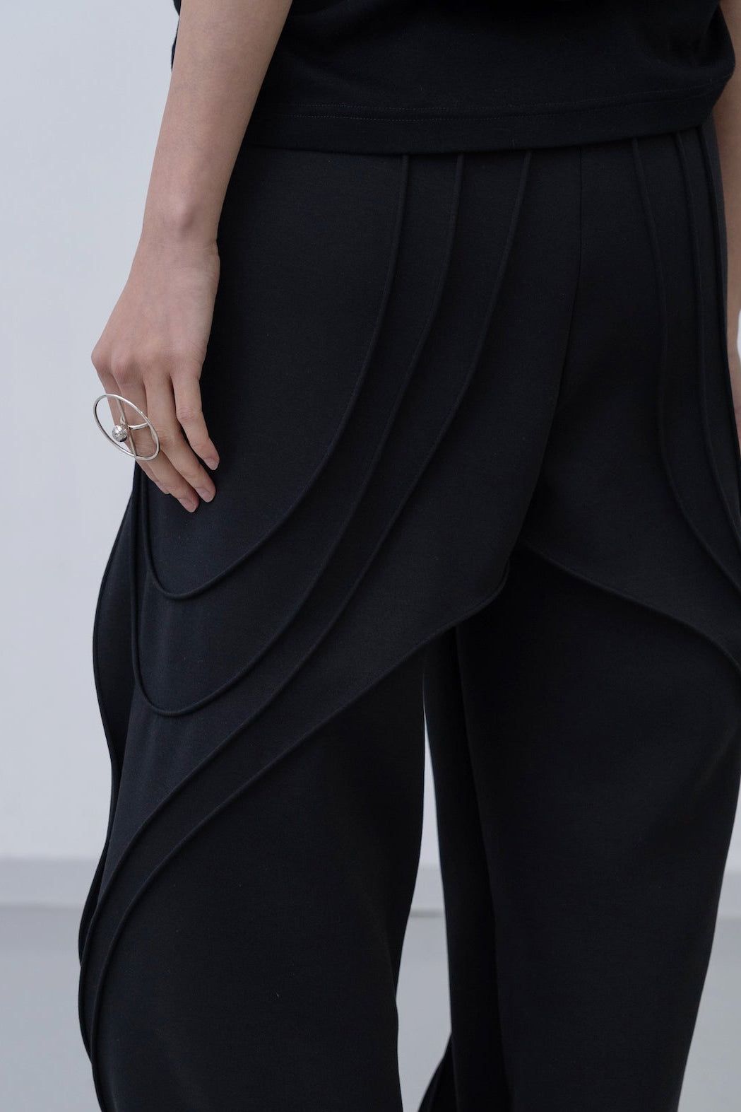 Moebius Trousers [black]