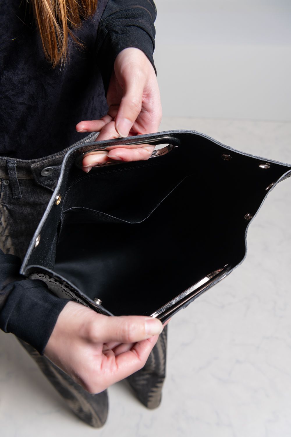 【お取り寄せ可能】壁クラッチ／ショルダー L・タテナガ [ブラック] / w25-04-bk