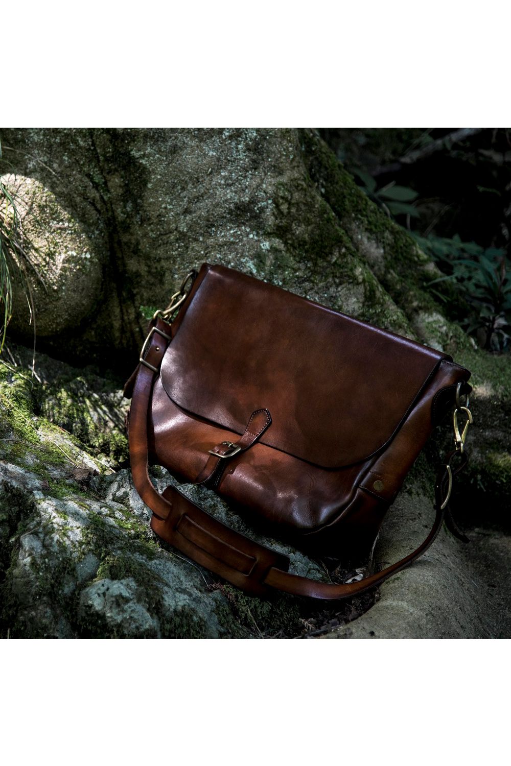 【25SS予約受付中｜12/17まで】LEATHER POSTMAN SHOULDER BAG - LARGE (PLANE) | ショルダーバッグ (ラージ) / 刻印なし