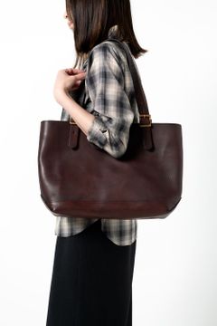 【25SS予約商品】LEATHER TRAVEL TOTE BAG - MEDIUM [BROWN] | トラベル トートバッグ (ミディアム) / ブラウン