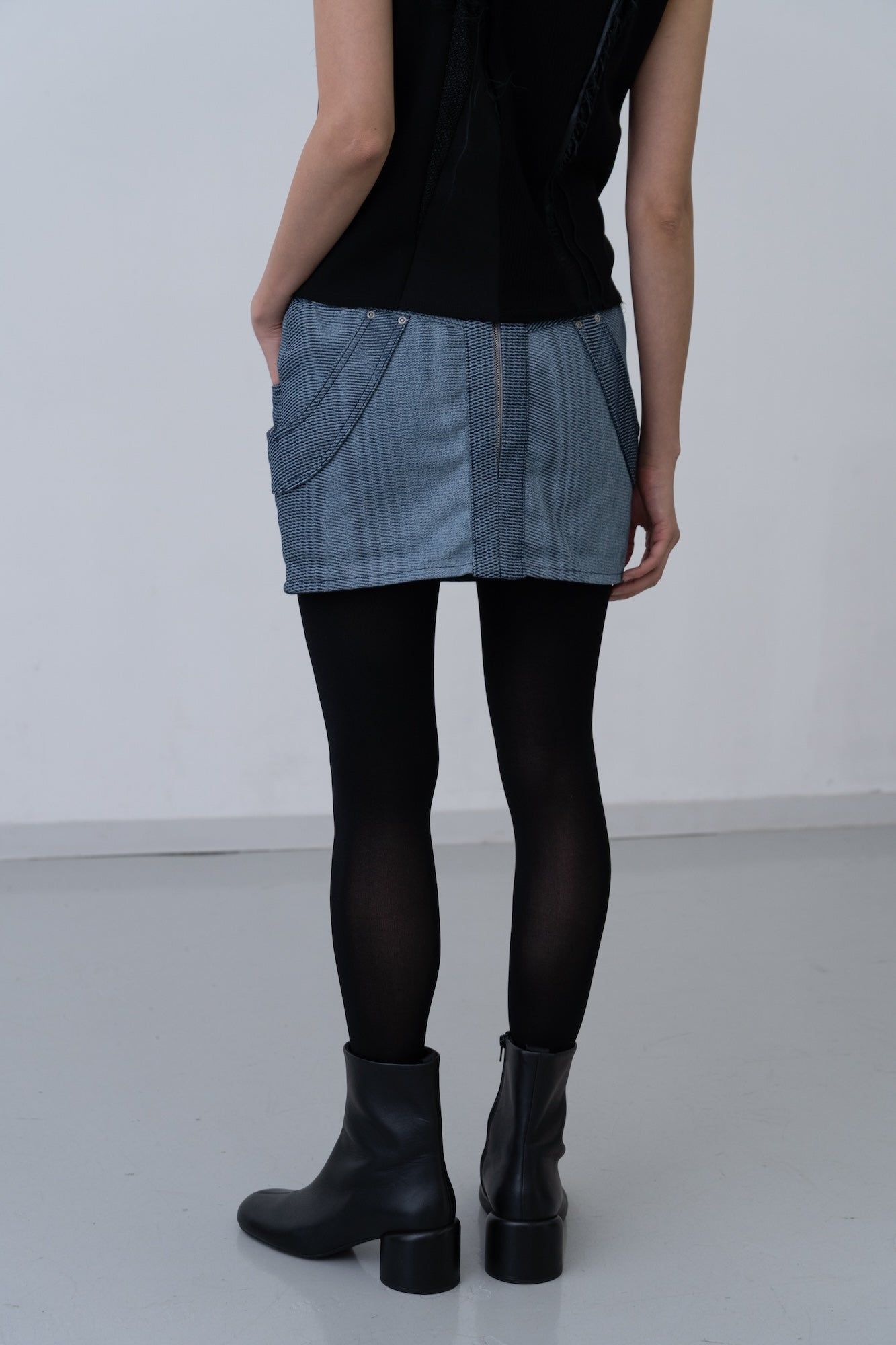 Mirage Bleach Mini Skirt [navy]