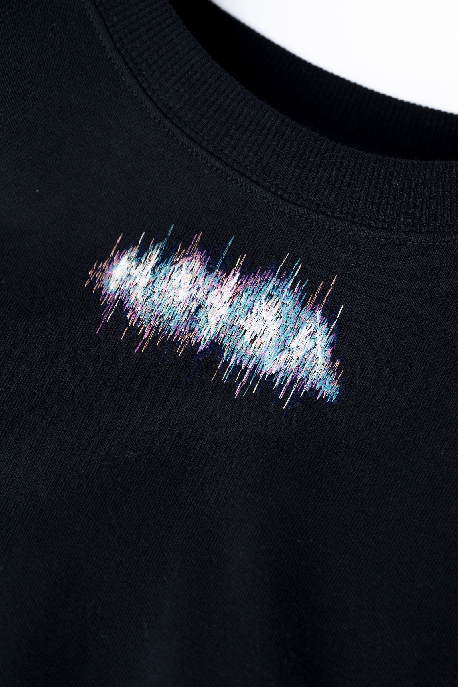 Winker Embroidery Sweat Shirt [black]