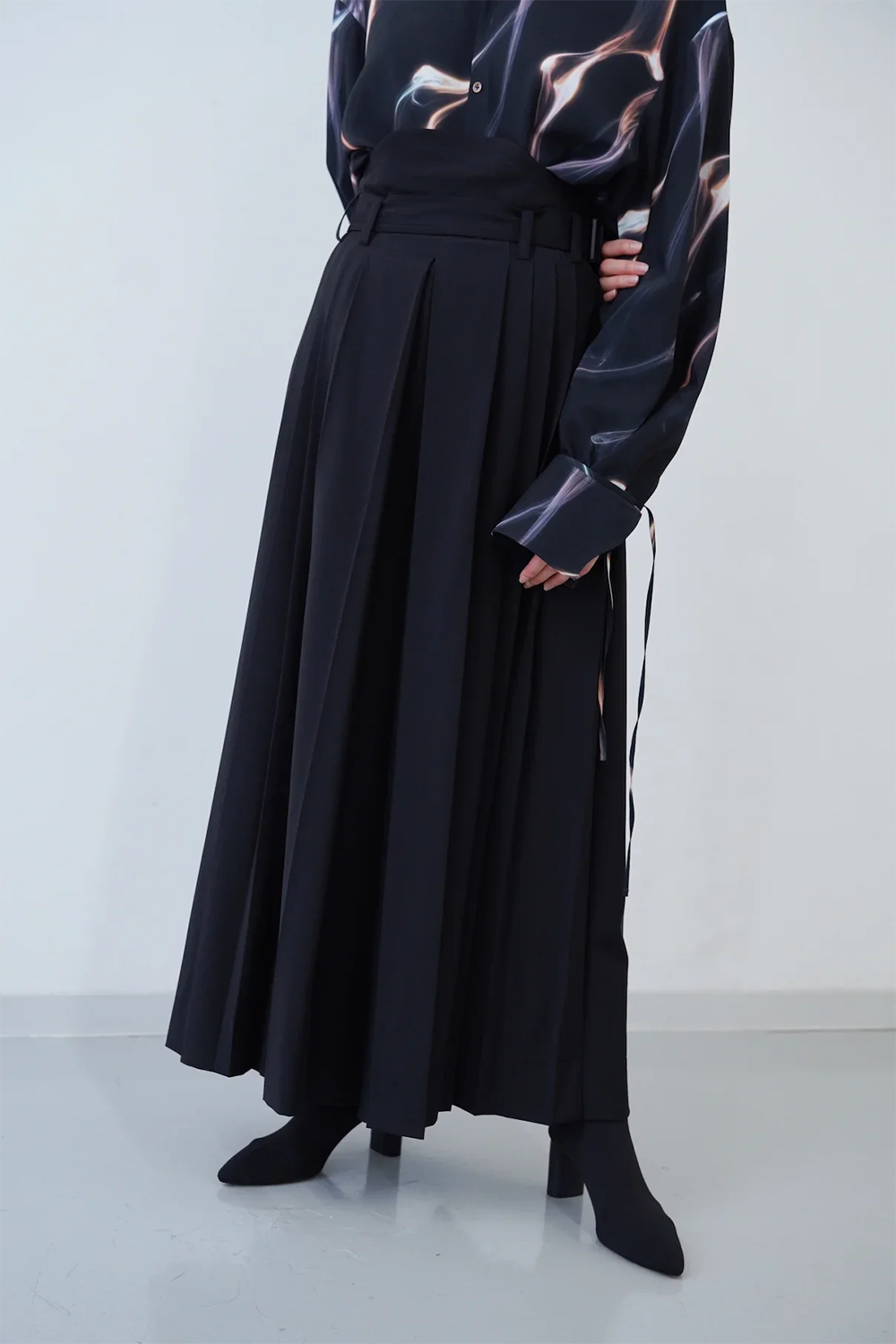 【26AW / 予約受付中】Hak Pleats Pants [black]  - ハカマプリーツパンツ [ブラック] / FW26BT08