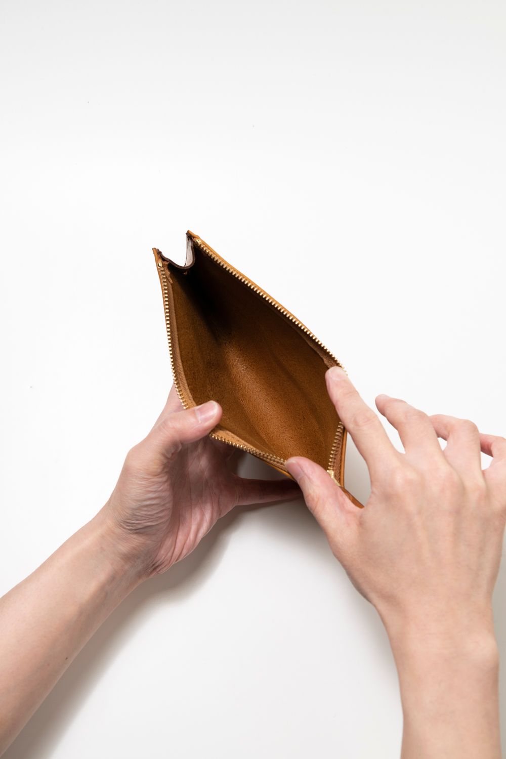 【ラスト1点 / 25SS】LEATHER WANDER POUCH【B.L.W.】/ SAND | マチ付きレザーポーチ / サンド