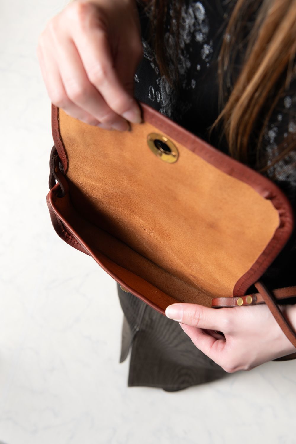 【ラスト1点 / 26SS】LEATHER CARRY SHOULDER BAG [BLACK] | レザーミニショルダーバッグ / ブラック