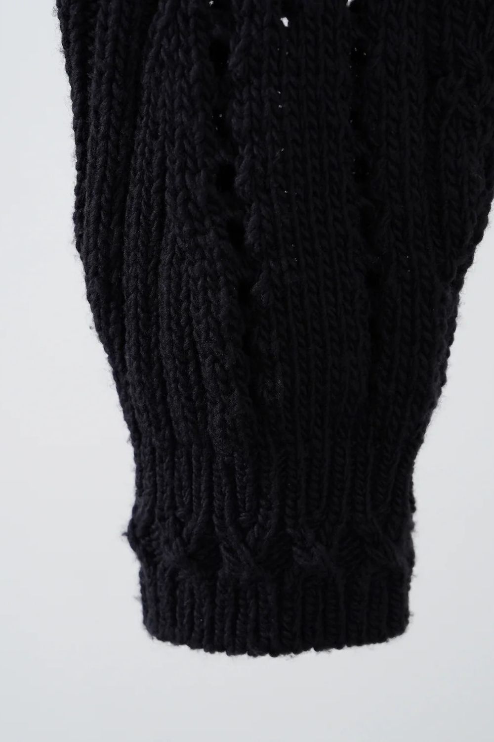 【アーカイブ展 / 1.18まで】Allele Cable Sweater [charcoal] - アレルケーブルセーター [チャコール] / FW25KN05